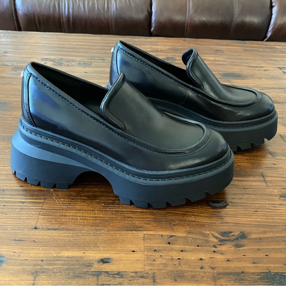 New Michael Kors Womens 7 Black Leather Loafers Shoes Platform Chunky Y2K Style - Picture 1 of 10